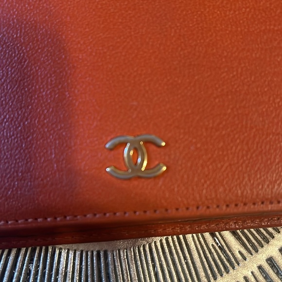 Well loved orange Chanel wallet - Picture 3 of 12